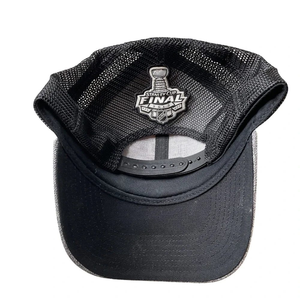 Chicago Blackhawks Stanley Cup Champions Trucker Hat Reebok NHL Black‎ Gray